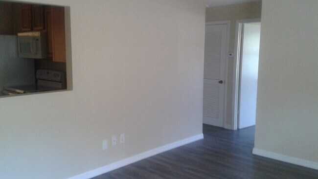 Building Photo - 410 S Hill Ave