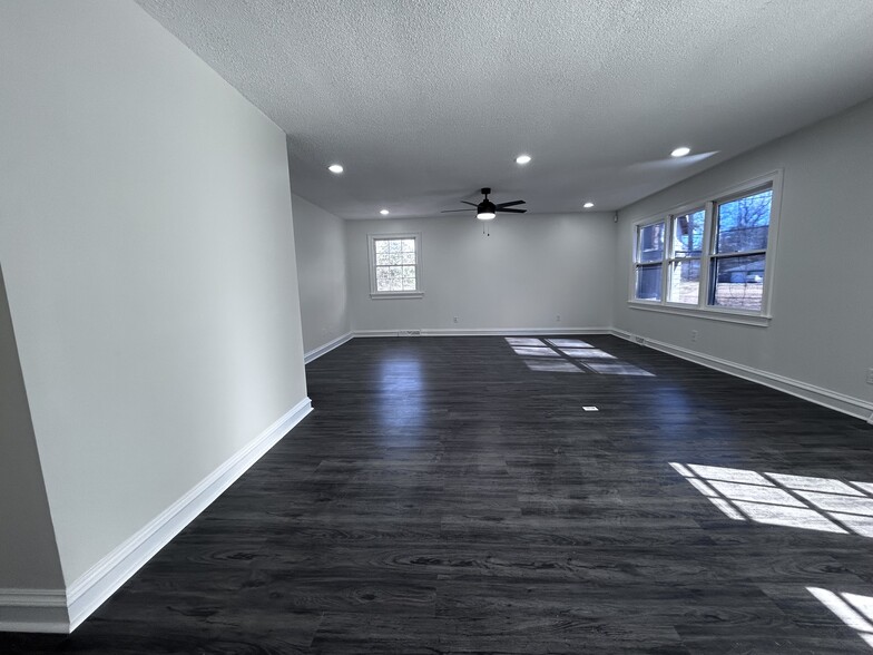 Building Photo - 3700 Cairnbrook Ct