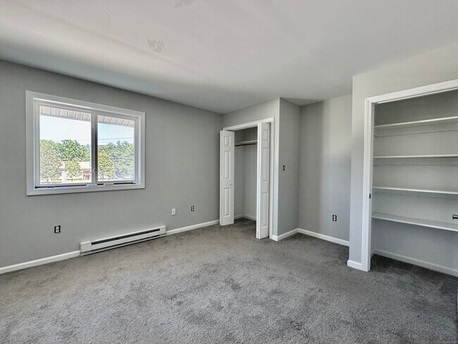 Building Photo - 466 Danbury Rd