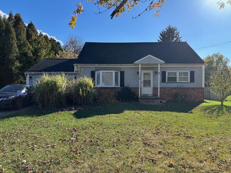 Cute and inviting - 2139 Westside Dr