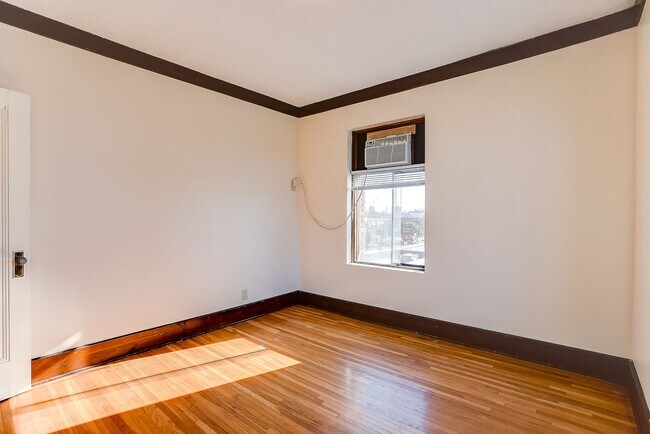 Interior Photo - Lakesbury Apartments | Leasing Studio, Alcove, & 1-Bedroom Apartments!