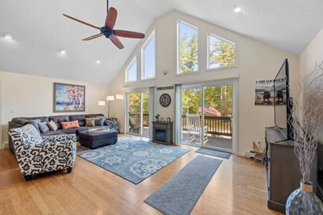 Building Photo - Spacious & Comfortable 4 Bedroom House - C...