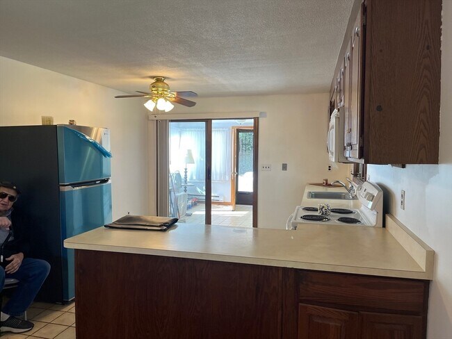 Building Photo - 93 Lantern Ln