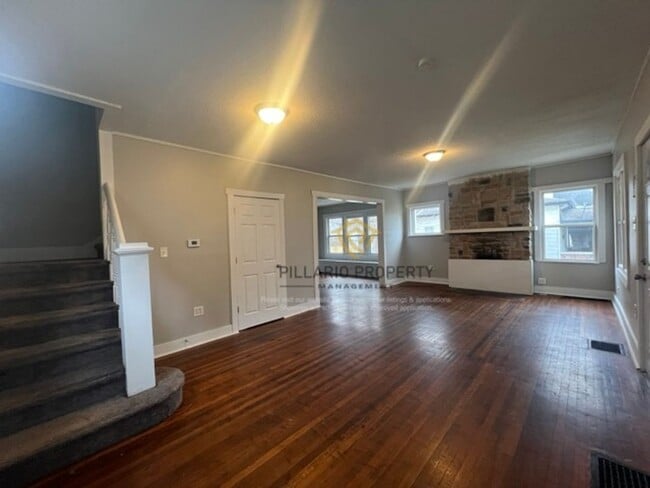 Building Photo - Close to Downtown Indy, Crown Hill, 4 Bedroom, 2 Bathroom House Available NOW!