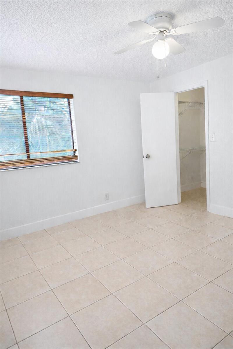 Building Photo - 2926 S University Dr