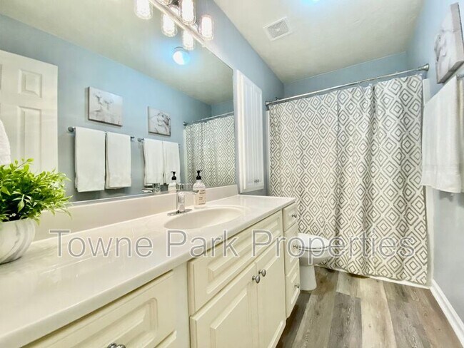 Building Photo - 549 Edgecliff Ln