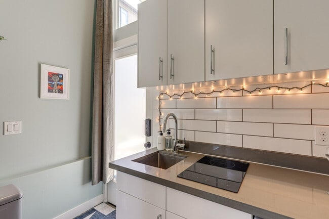 Building Photo - 3821 34th Ave W