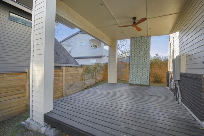 Building Photo - 1708 Perez St