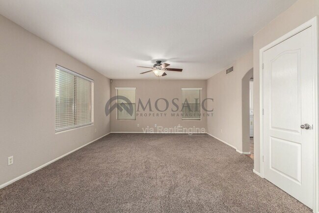 Building Photo - 61 W Hereford Dr