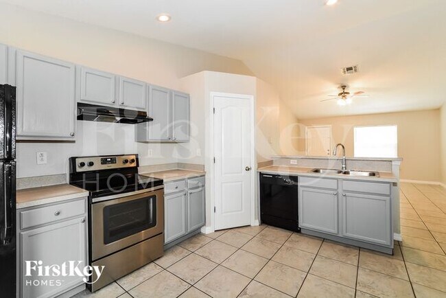 Building Photo - 2657 Bentley Dr