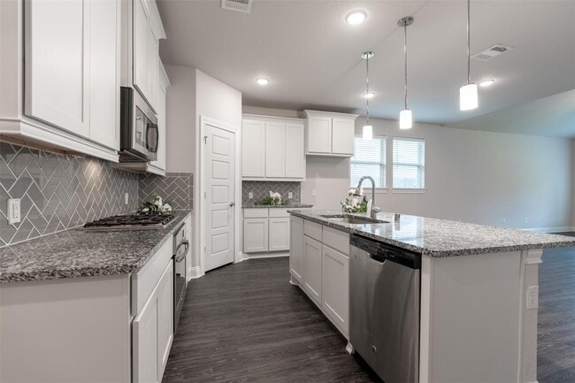 Building Photo - 16611 Highland Country Dr