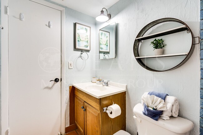 Building Photo - Furnished Coastal Living Condo