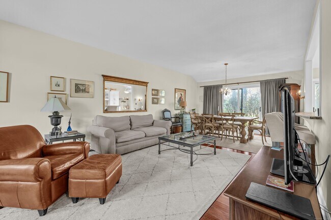 Building Photo - 123 Heritage Vlg