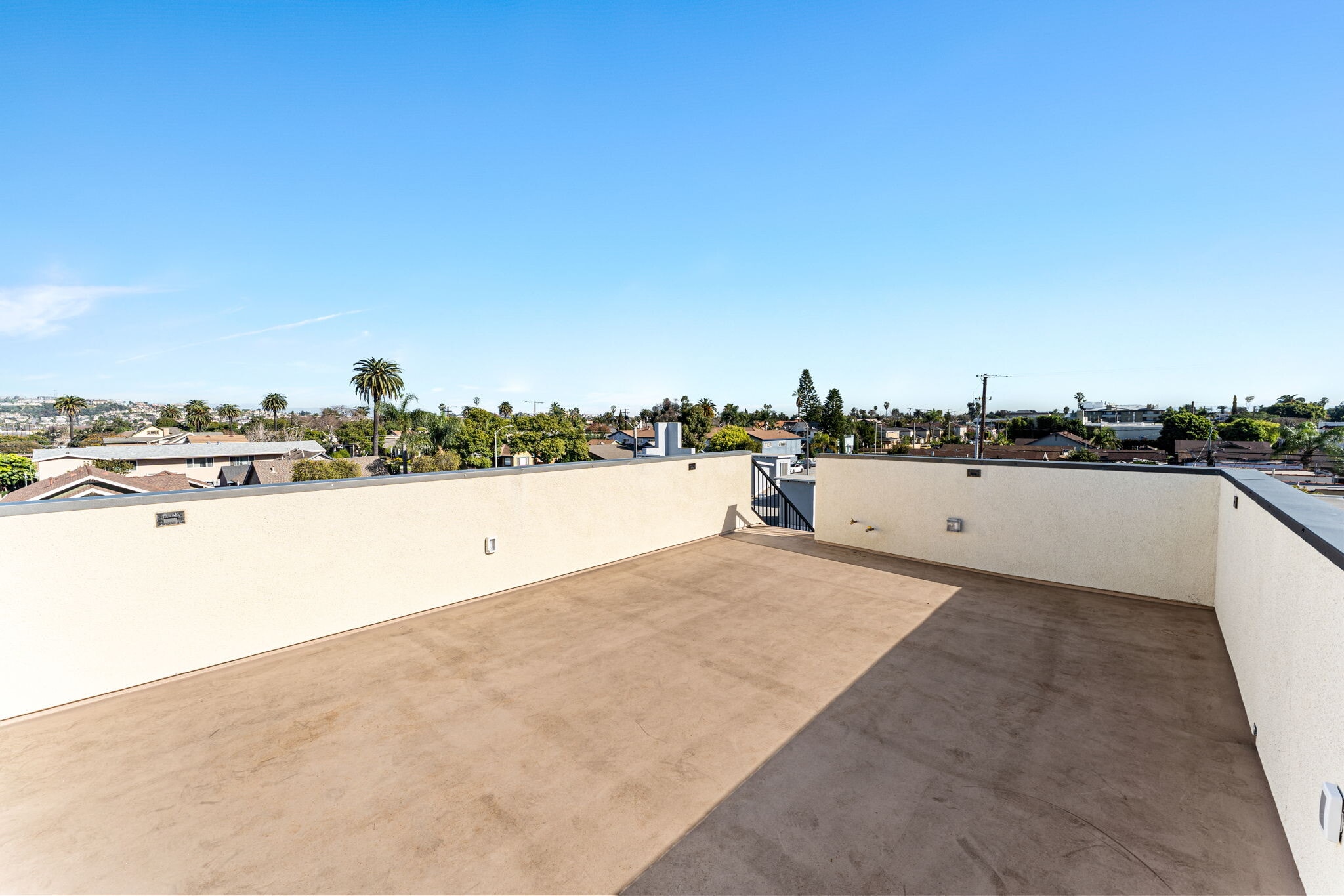 Building Photo - 2430 E 7th St