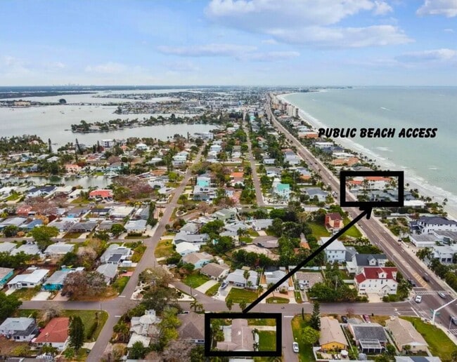 Building Photo - Steps to the Gulf! Spacious 3-Bed, 2 Bath ...