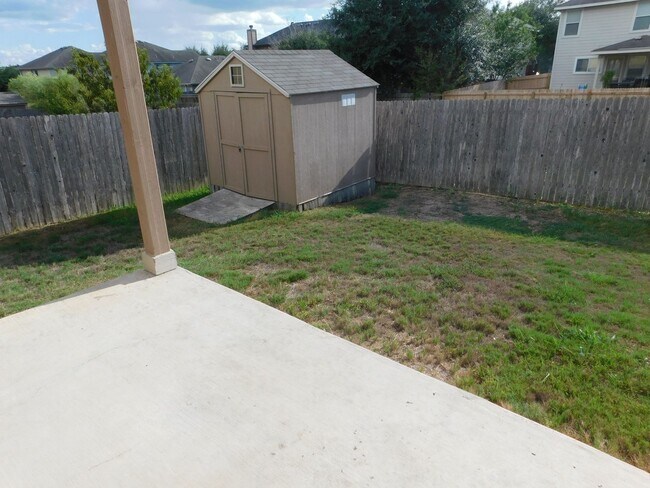 Building Photo - Beautiful 4 bed 2.5 bath located in Cibolo...