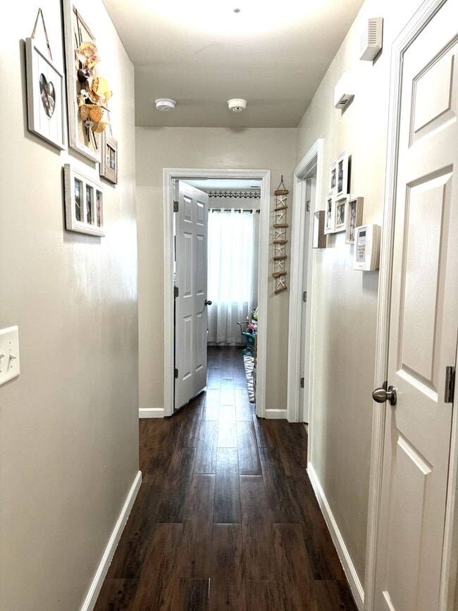 Building Photo - An adorable home within the City!