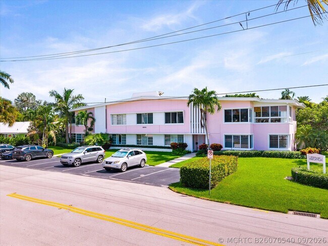 Building Photo - 990 Casuarina Rd