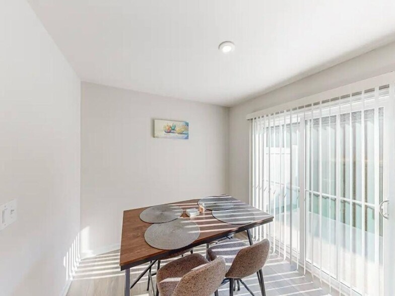 Building Photo - 6 Tidworth Dr