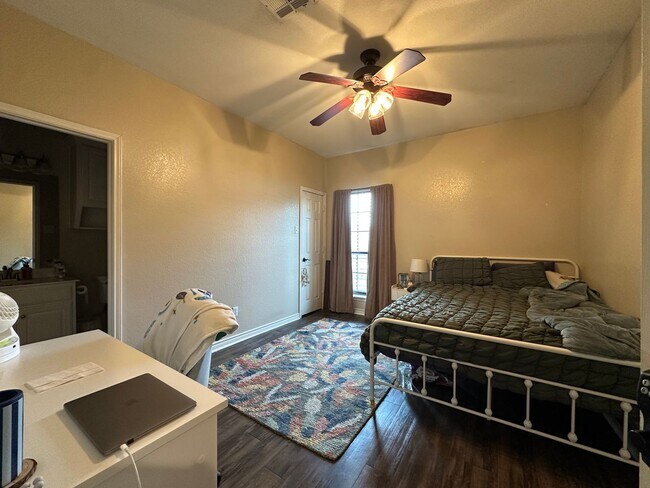 Building Photo - 221 Gurley Ln