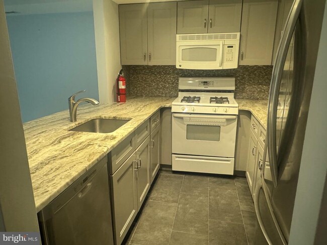Building Photo - 36 5 Crown Royal Cir