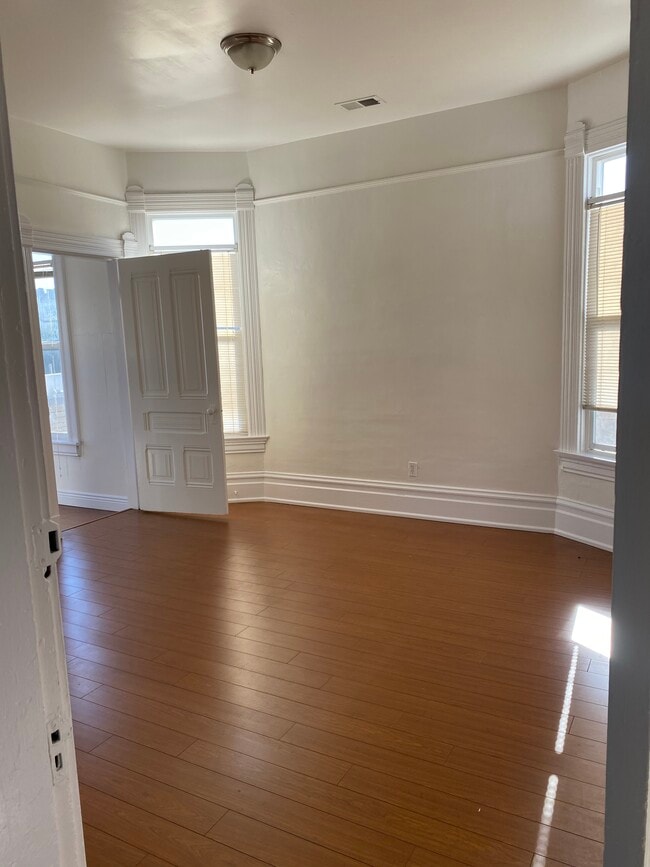 Building Photo - 618 Alice St