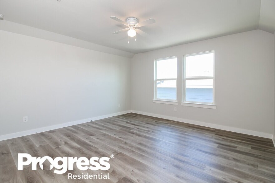 Building Photo - 2300 Paxton Way