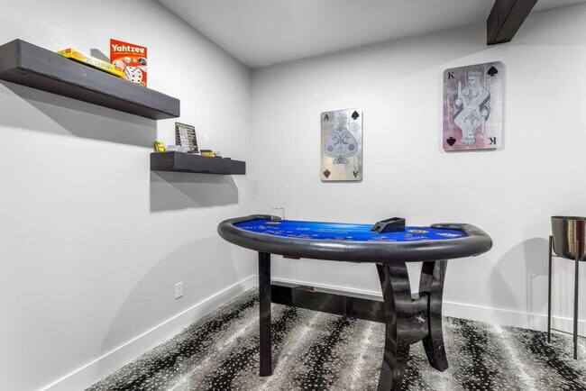 Building Photo - 156 Camellia St