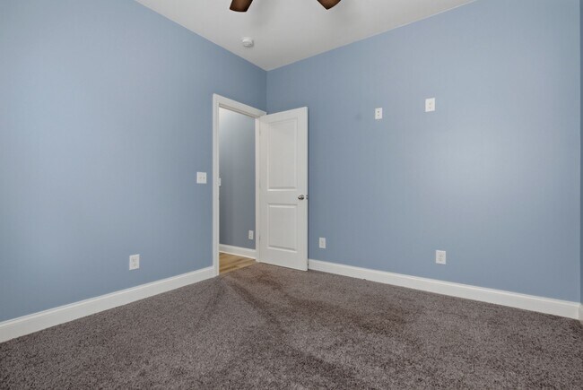 Building Photo - 5036 Winslow Dr