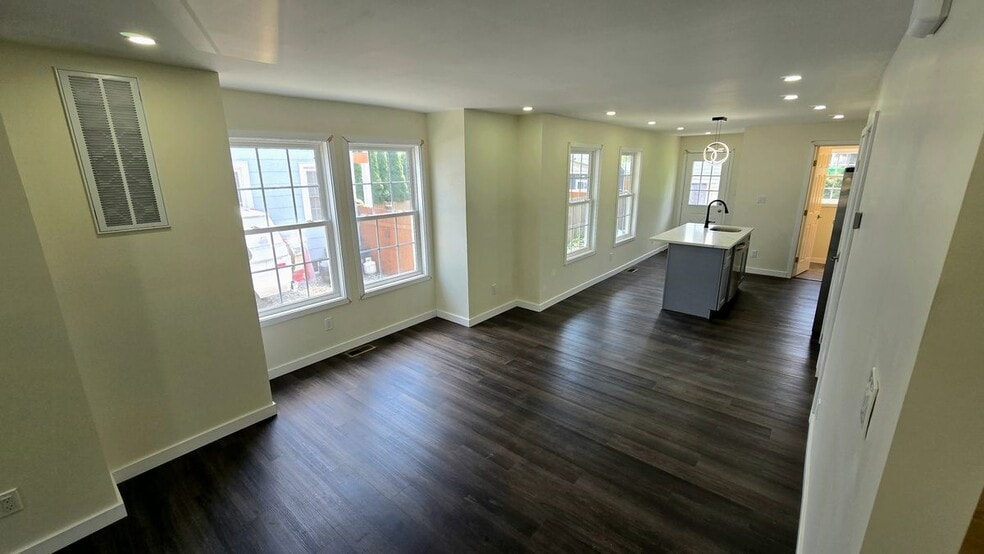 Building Photo - 33 Highland Ave