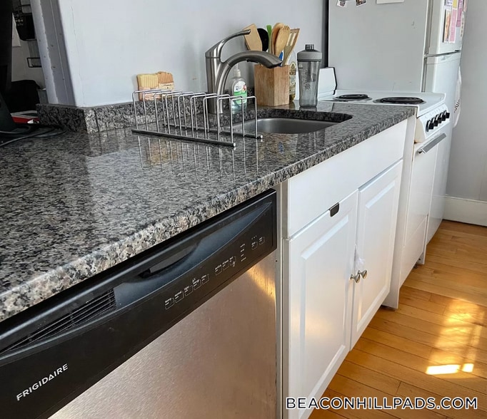 Building Photo - 108 Myrtle St