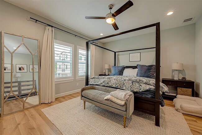 Building Photo - 909-A W 35th St