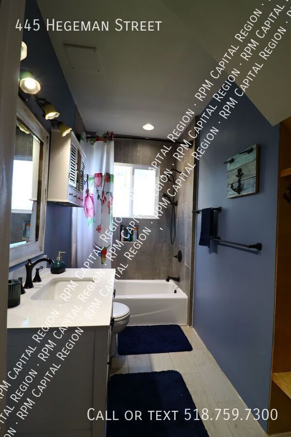 Building Photo - 445 Hegeman St