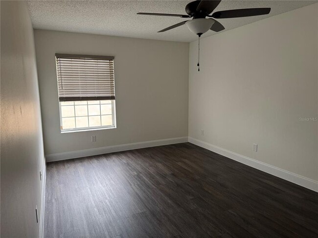 Building Photo - 2450 Sweetwater Country Club Dr
