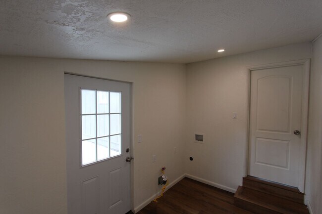 Building Photo - 1612 N San Francisco St