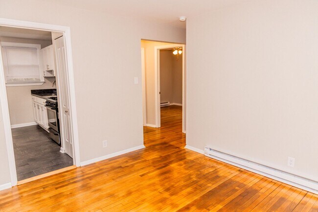 Building Photo - ONE MONTH FREE-Sign by 2/28/2026: Walk to Carytown & the Fan