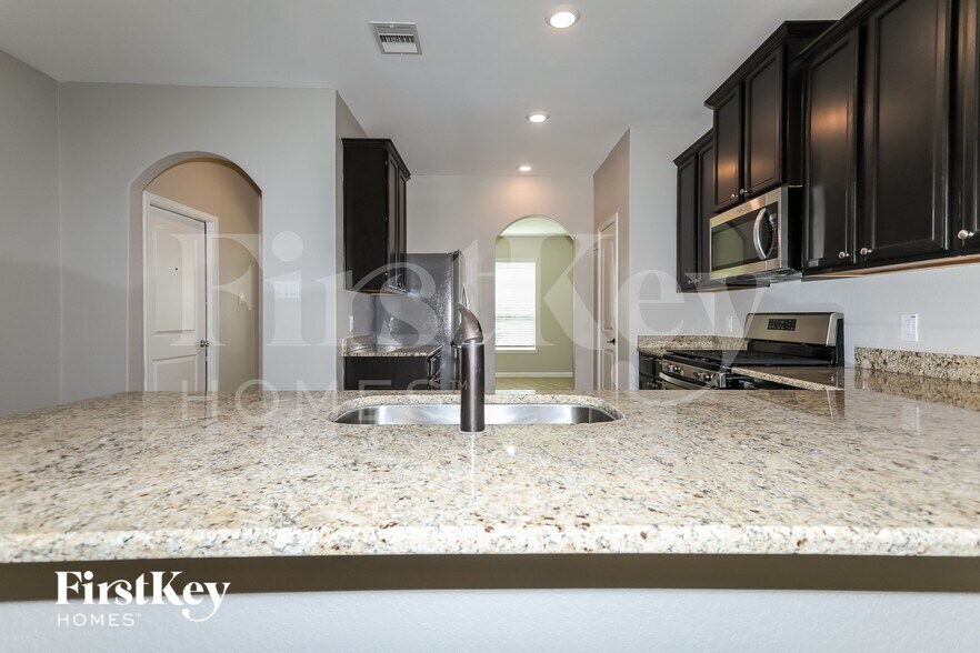 Building Photo - 8981 Oval Glass St