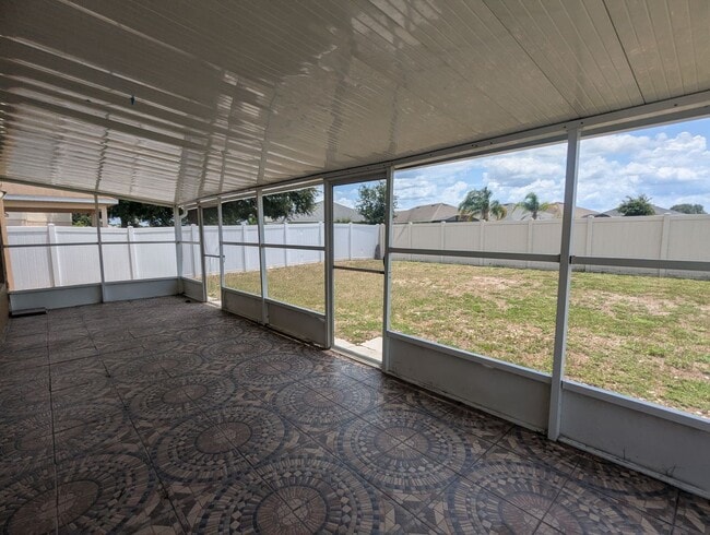 Building Photo - FOR RENT 4 Bedroom 2 1/2  Bath with Den/Office/5th bedroom, Furry  friends Welcome!