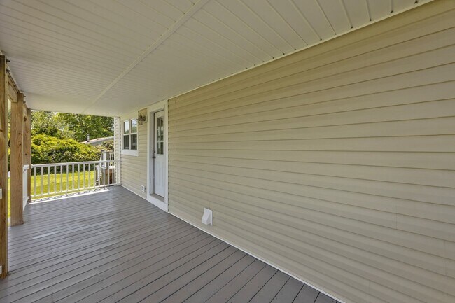 Building Photo - 3 Bed 2 Bath Marshallberg Home Available now