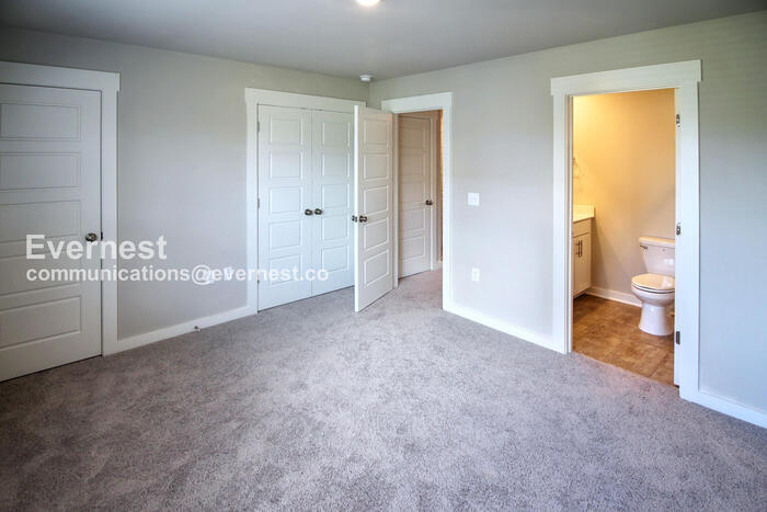 Building Photo - 1731 Frodo Wy