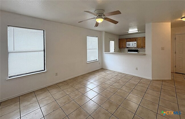 Building Photo - 931 Rosewood Dr