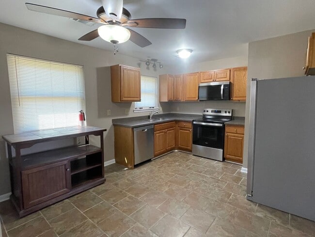 Building Photo - 1101 Lehman Dr