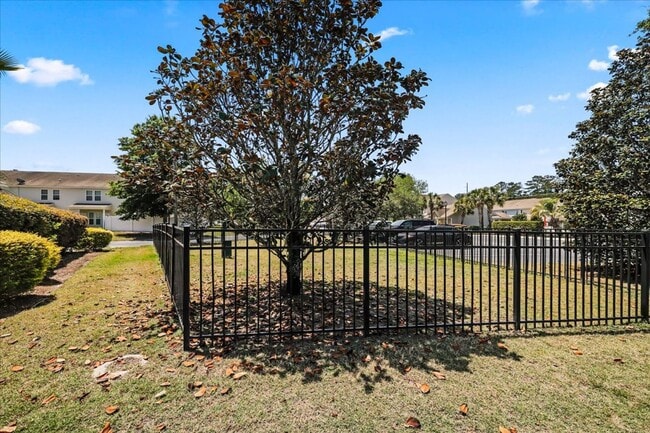 Building Photo - Cute, Convenient Townhome!