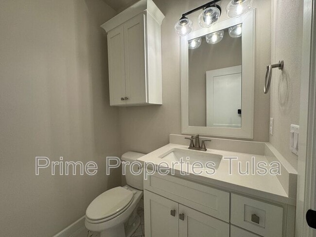 Building Photo - 1022 E Delmar Pl