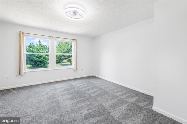 Building Photo - 1542 St Lawrence Ct