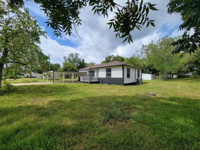 Building Photo - REMODELED 4 BEDROOM 2 BATH LEASE HOME IN A...
