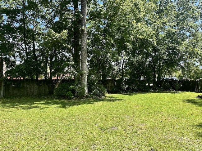 Building Photo - 2204 N Dallerton Cir