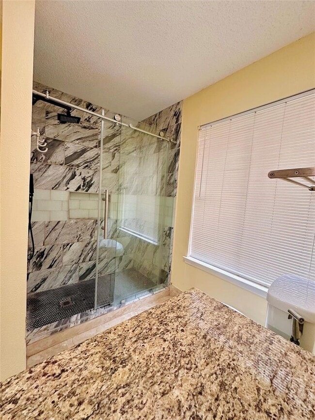 Building Photo - 3230 Meadway Dr