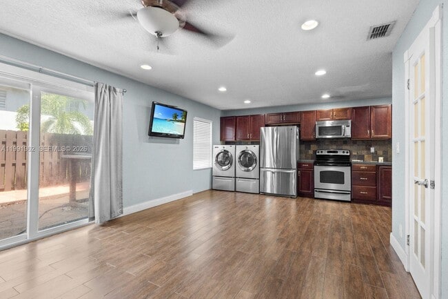 Building Photo - 8069 SW 18th Ct