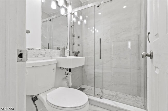 Building Photo - 17 Holsman St